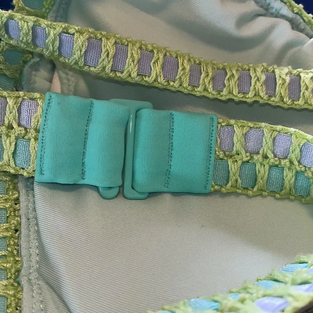 VICTORIA’S SECRET SIZE LARGE TRIANGLE BIKINI SWIM TOP